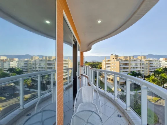 Imagem Apartamento pé na areia à venda em Riviera de São Lourenço Módulo 07: 2 vagas, 2 dormitórios, 1 suíte, 68m² - Varanda gourmet