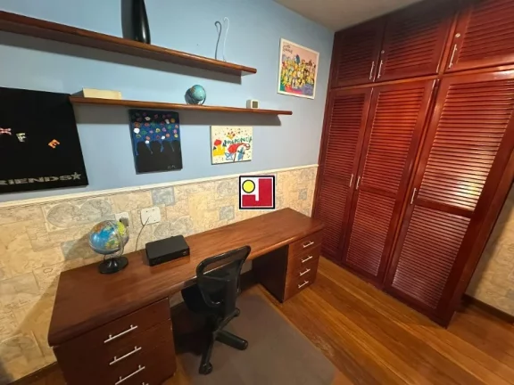 Imagem Vendo 4Q na Praia da Barra, sol nascente, lavabo, 2 vg, mobiliado, ônibus, clube, futebol, piscina, sauna, churrasqueira, tenis, squash, skate,praia