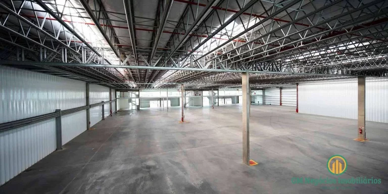 Imagem Galpão com 1560m² em condomínio de uso misto
