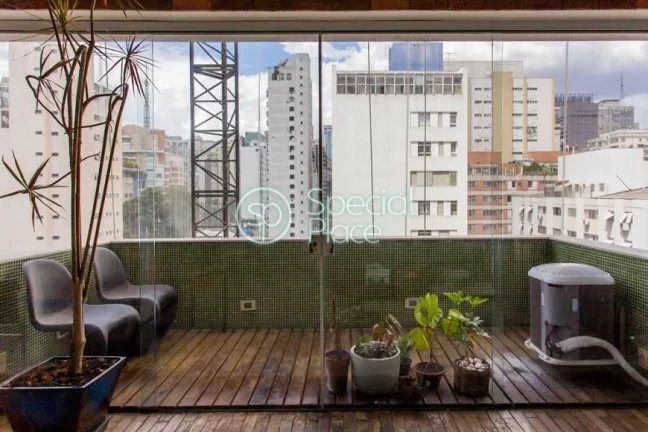 Imagem Excelente apartamento com 208m² no Jardim América. Amplo e ensolarado living com varanda, 03 dormi...
