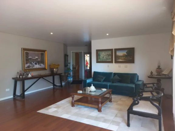 Imagem Apartamento No Cabral - 1 Por Andar - 500 m²