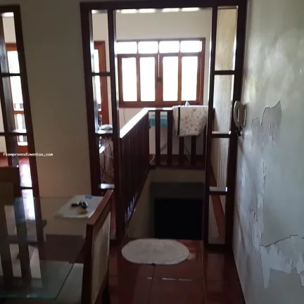 Imagem Sobrado para Venda em Limeira, Parque Hippolyto, 3 dormitórios, 2 banheiros, 2 vagas