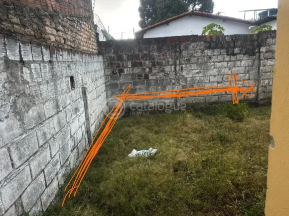 Imagem Casa Antiga com Potencial no Conjunto Ponta Negra