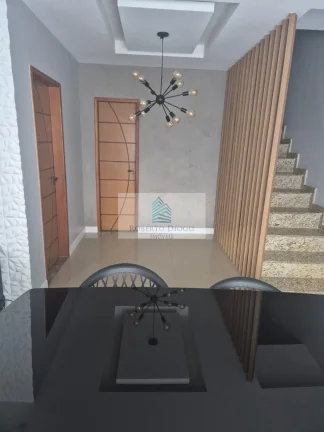 Imagem Casa em Condomínio de Luxo na Taquara, Rio de Janeiro-RJ: 3 quartos, 1 suite, 1 sala, 2 banheiros, 3 vagas de garagem, 135 m².