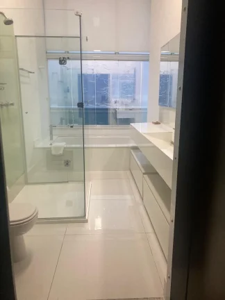 Imagem Apartamento Mobiliado para Locação 129M², 2Q, 1 Suíte, 2 Salas (estar e jantar) 2 Banheiros, 2 Vagas, Academia, Piscina Aquecida, Sauna, SPA, Split.