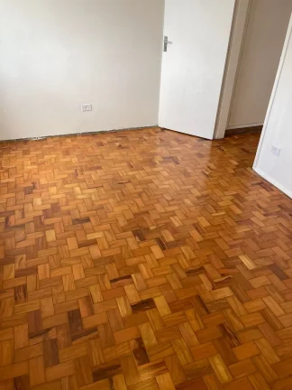 Imagem Apartamento 50M², 1Q, Cozinha, 1 Banheiro, Recém Reformado, Cozinha Americana Toda em Porcelanato, Pé Direito Alto, Janelões.