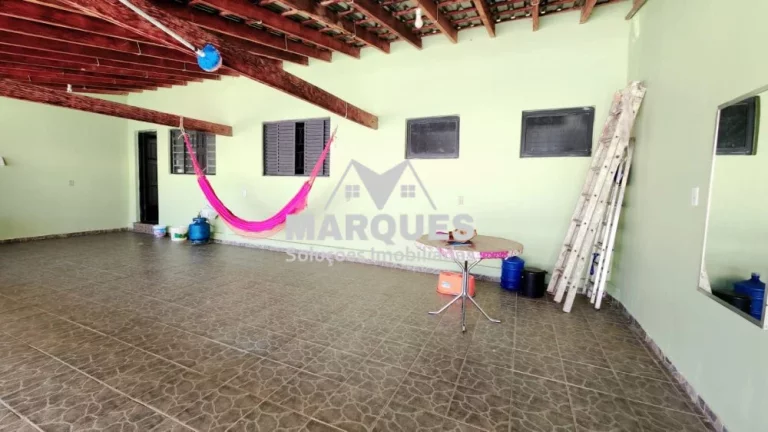 Imagem Casa principal mais 2 pequenas casas e salão c/ 80m2