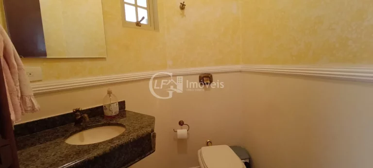 Imagem Oportunidade Única! Terreno Amplo com Casa Completa e Sofisticada