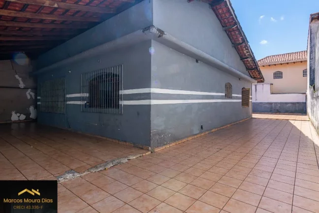 Imagem Casa no Jardim Esmeralda, 3 vagas de garagem, 4 quartos e Churrasqueira- região Rio Pequeno