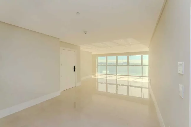 Imagem Apartamento com 3 suítes e 3 vagas de garagem em Balneário Camboriú