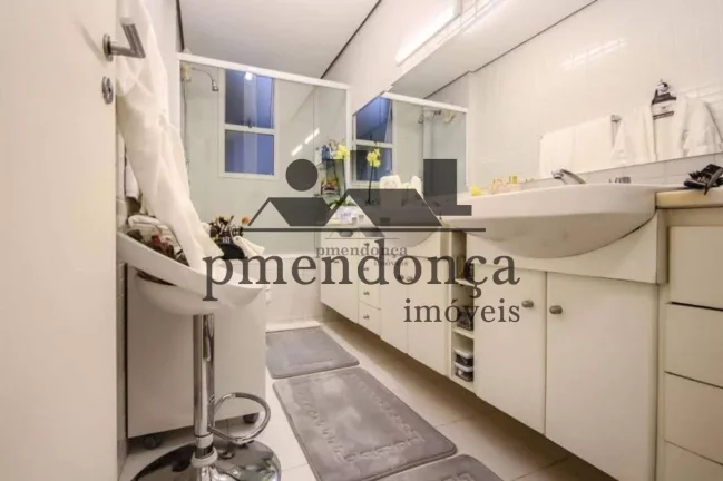 Imagem Maravilhoso Apartamento de 239m² no Alto de Pinheiros, próximo ao Parque Villa Lobos.