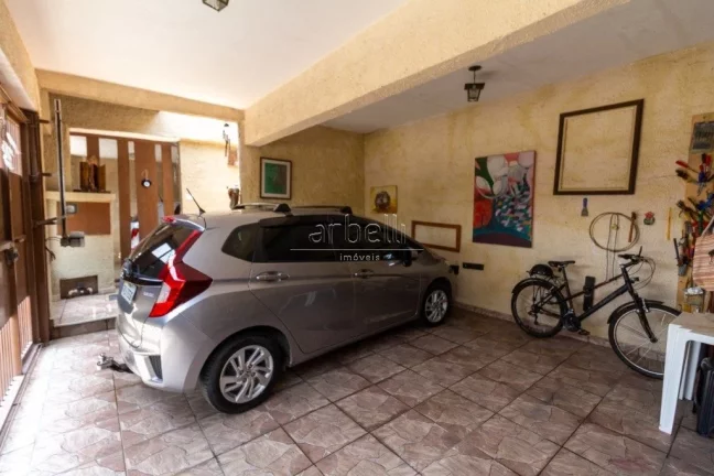 Imagem Casa com 460 metros quadrados de área total e 250 metros quadrados de área construída. Com 4 dorm...