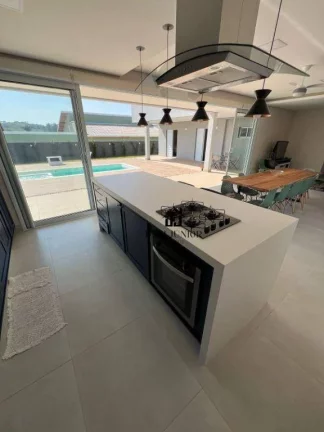 Imagem Casa com 3 dormitórios sendo 1 suite à venda, 280 m² por R$ 1.100.000 - Condomínio Village da Serra - Araçoiaba da Serra/SP