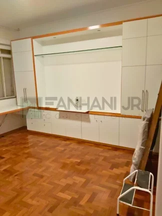 Imagem Apartamento à venda no Jardim Paulista, São Paulo-SP: 3 quartos, 1 suíte, 3 salas, 4 banheiros, 3 vagas, 330m². Imperdível!