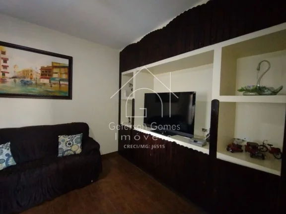 Imagem Casa à venda - com 05 Quartos - Centro - Mantena - MG