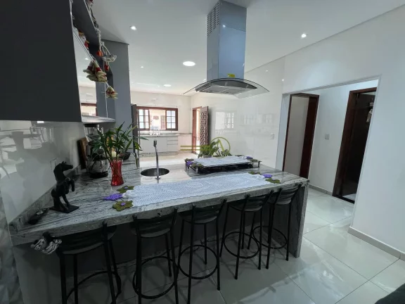 Imagem Sobrado a venda Porteira Fechada com Piscina e Churrasqueira 5 Dormitórios
