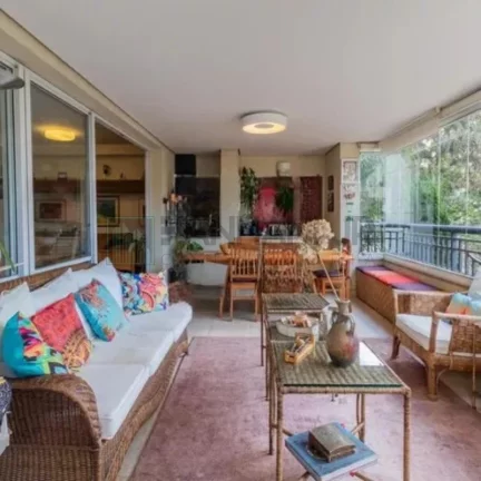 Imagem Apartamento Garden na Vila Madalena: 4 Quartos, 2 Suítes, 4 Salas, 5 Banheiros, 3 Vagas - 224m² - São Paulo-SP
