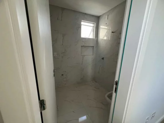 Imagem Apartamento com 3 suítes e 2 vagas de garagem na Meia Praia em Itapema