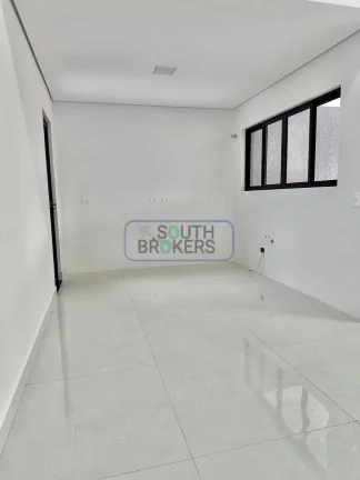 Imagem Casa com 3 Quartos 1 Suíte, Pé Direito Duplo e Amplo Quintal - em São José