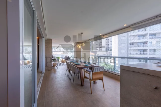 Imagem Apartamento no Alto da Lapa com 190m², 3 suítes e 3 vagas.