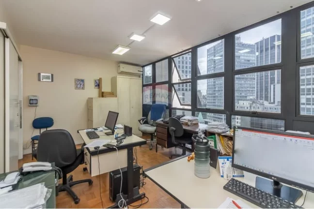 Imagem Oportunidade no centro histórico de SP – Conjunto Comercial de 87m² com renda imediata