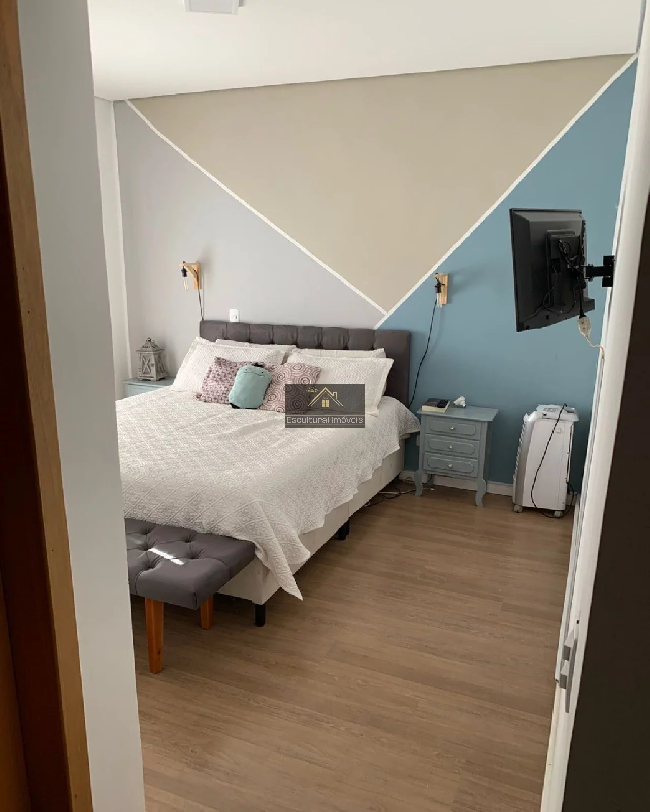 Imagem CASA CONDOMÍNIO FECHADO PRÓXIMO SÃO ROQUE 250 METROS DA RODOVIA RAPOSO TAVARES 4 DORMITÓRIOS 1 SUÍTE SALA LAREIRA 4 VAGAS VARANDA SEGURANÇA LAZER