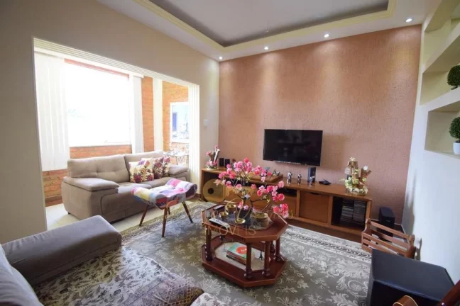 Imagem Casa para Venda em Teresópolis / RJ no bairro Jardim Cascata