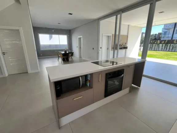 Imagem Casa com 4 suítes e 4 vagas de garagem - Campeche, Florianópolis/SC