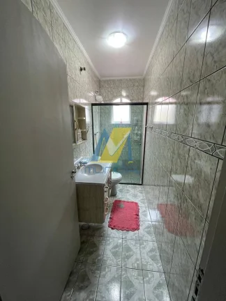 Imagem Sobrado amplo com 215m², 4 dormitórios e espaço gourmet - R$ 780 mil