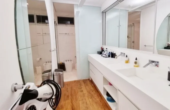 Imagem Casa Tríplex Vila Nova Conceição - 245M², 3 Dorms, 3 Suítes, 2 Vagas, Quadra, Lavanderia, Jardim, Split.