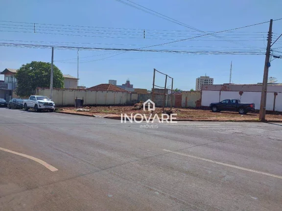 Imagem Terreno, 697 m² - venda por R$ 2.200.000 ou aluguel por R$ 15.000/mês - Setor Central - Itumbiara/GO