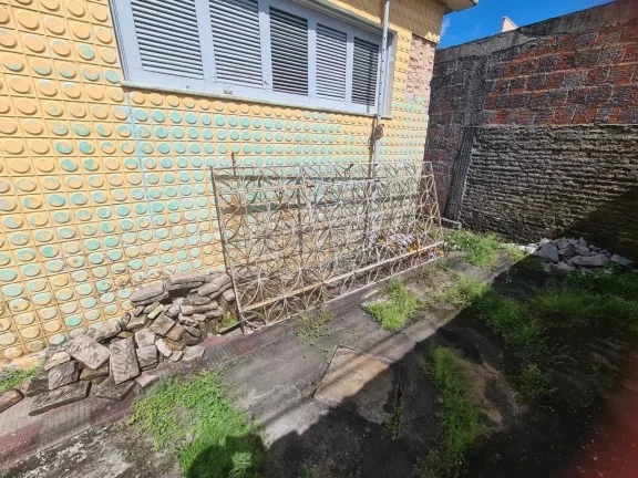 Imagem Excelente casa de esquina, bem ventilada, em ótima localização no Rodolfo Teófilo próximo ao Co...