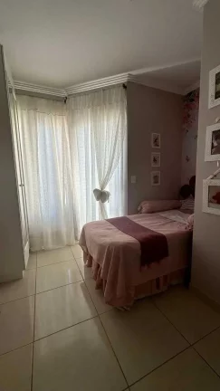 Imagem Geminado com 3 dormitórios e 4 vagas de garagem no bairro Parque Guarani em Joinville - SC