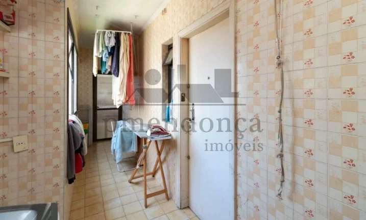 Imagem Apartamento na Rua Monte Alegre com 220m² para ser reformado, 3 suítes e 2 vagas.