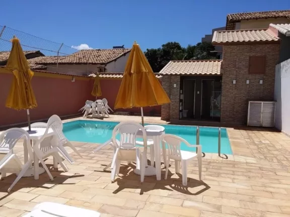 Imagem Imperdível casa em condomínio à venda em Macaé-RJ, no bairro Riviera Fluminense! 4 quartos, 2 suítes, 1 sala, 3 banheiros, 2 vagas de garagem, 120,00 m2 de área.