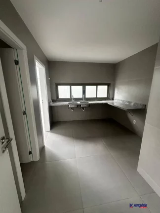 Imagem CASA DE ALTO PADRÃO COM PISCINA E SUÍTES LUXUOSAS: CONFORTO E SOFISTICAÇÃO