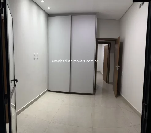 Imagem Imperdível! Casa de alto padrão à venda em Ribeirão Preto-SP, Condomínio Praça dos Pássaros: 3 quartos, 3 suítes, 2 salas, 5 banheiros, 4 vagas de garagem, 200m². Venha conferir!