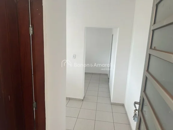 Imagem Casa para locação no bairro Taquaral em Campinas/SP. Na parte superior, living para 2 ambientes, 3...