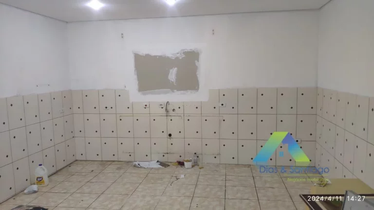 Imagem Casa 2 quartos e Salão 300 metros e vaga para 10 carros