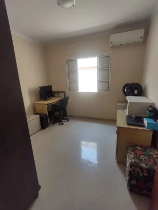 Imagem Casa de 2 dormitórios à venda na Vila Amato em Sorocaba, perto de tudo o que você precisa
