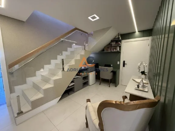 Imagem Cobertura duplex com 271m² de área privativa e 4 suítes, frente mar na Praia do Gravatá em Navegantes - Adriano Carpes Imóveis vende!
