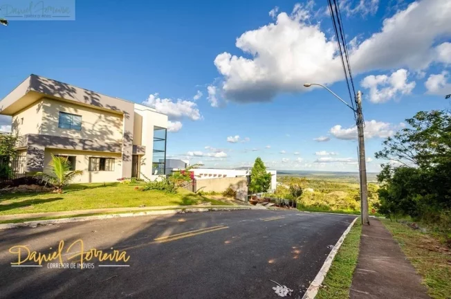 Imagem Daniel Ferreira vende: Lote com 900 m², praticamente todo plano.
