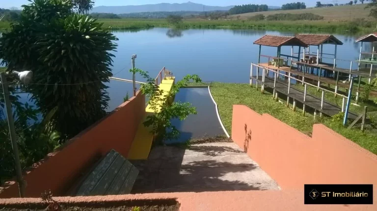 Imagem Casa de Campo em Atibaia/SP com Pé na Água p/ Financiamento - R$580.000!