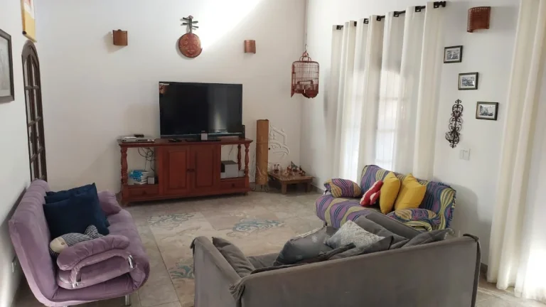 Imagem Casa a venda em condomínio no Horto com 4 suítes