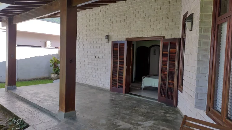 Imagem CASA FRENTE MAR - com 6 dormitórios à suítes - Lagoinha - Ubatuba