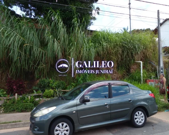 Imagem VENDE Casa no Parque Centenário 57 m² - Terreno 250m² de área - Esquina - declive