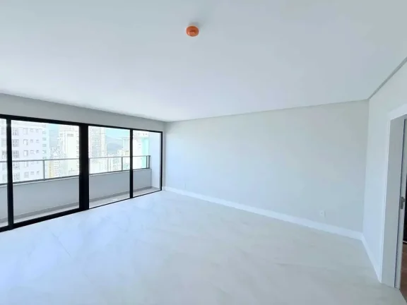 Imagem Apartamento sem mobilia com 4 dormitórios sendo 4 suítes e 4 vagas de garagem em Balneário Camboriú