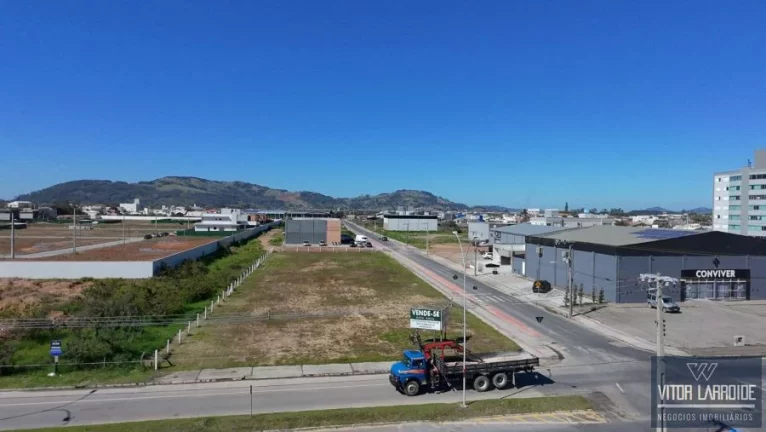 Imagem Terreno de Esquina 2.704m² à Venda no Bairro Recife