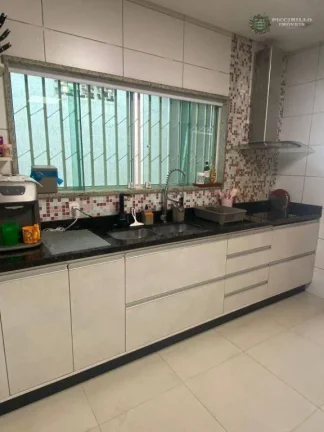 Imagem Sobrado com 3 dormitórios à venda, 180 m² por R$ 950.000,00 - Vila Guilhermina - Praia Grande/SP