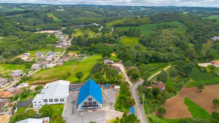 Imagem Chácara de 3 quartos no bairro Cercadinho
